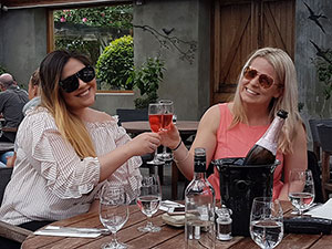Girls on a Marlborough wine tasting tour with Bubbly Grape Wine Tours