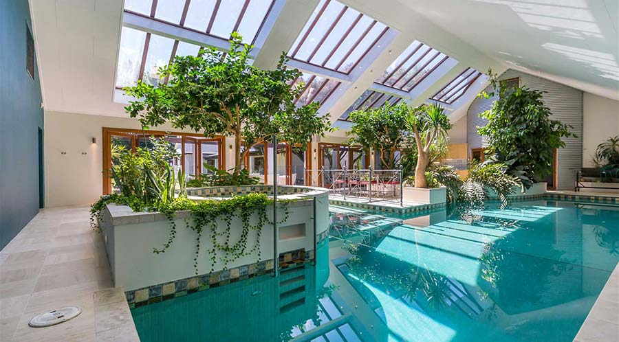 Swimming pool at Bond Estate Luxury Group Accommodation in Christchurch